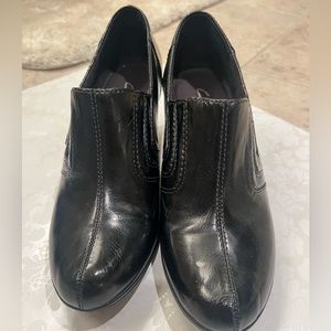 Clarks, shiny black bootie shoe 8M